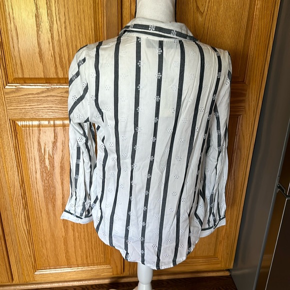NWT Francesca’s Blue Rain Long Sleeved Striped Blouse, Size Medium - Picture 3 of 8
